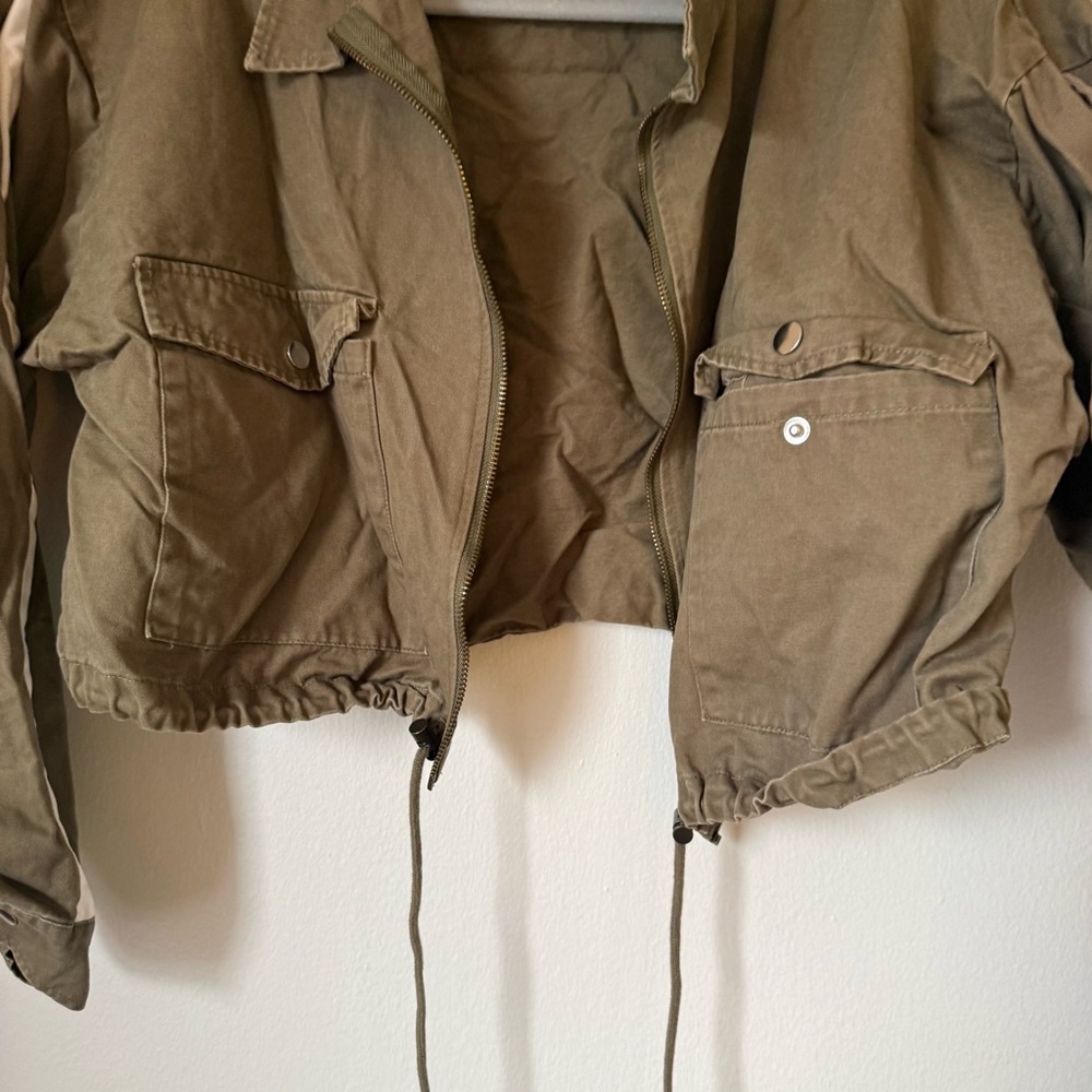 Windsor Olive Cropped Utility Jacket with Drawstring - Picture 4 of 7
